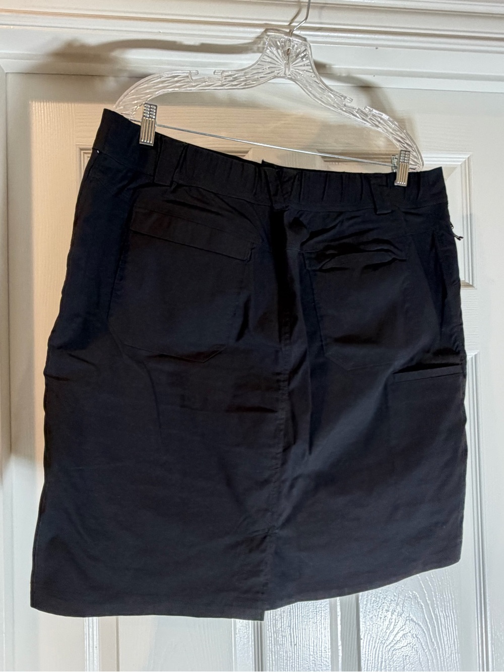 Duluth Women’s Black Utility Skort - Picture 2 of 4